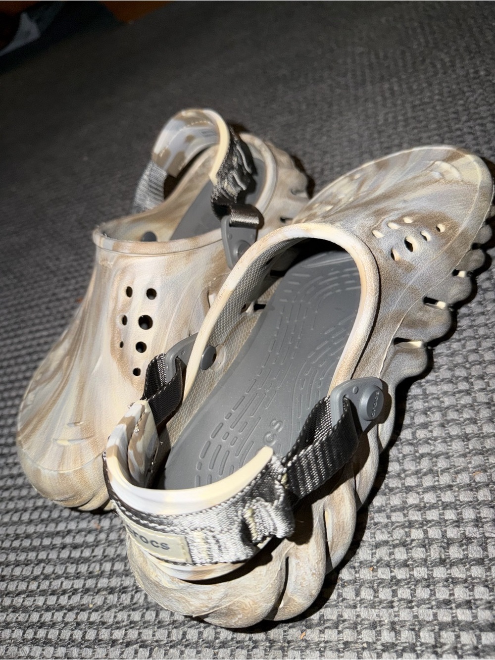 CROCS Marbled Beige & Gray Wave Sole Clog Mule